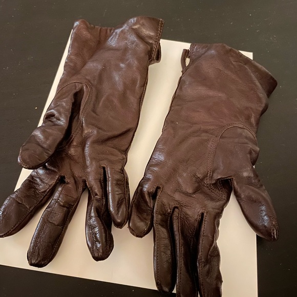 Lovely brown Leather Gloves - Picture 2 of 3